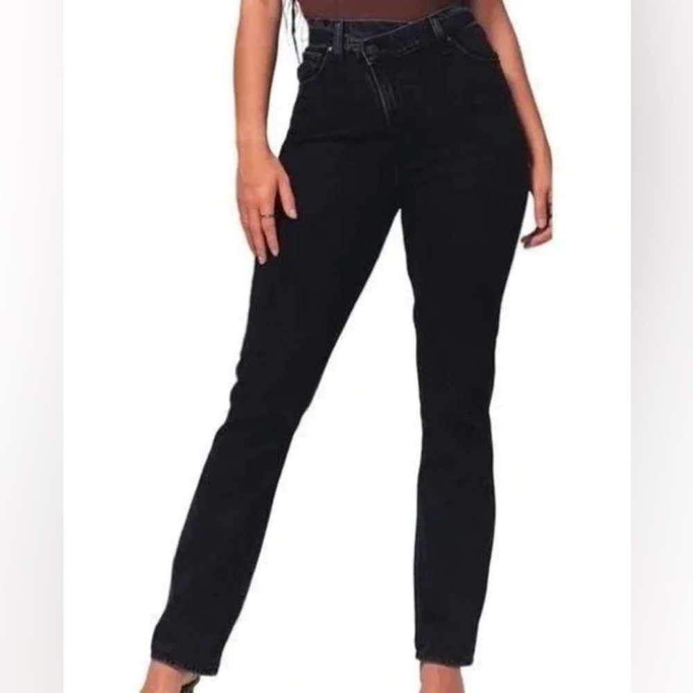 Abercrombie & Fitch Curve Love Ultra High Rise 90s Straight Jean in Black